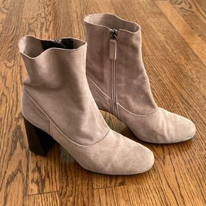 Suede beige heeled boots